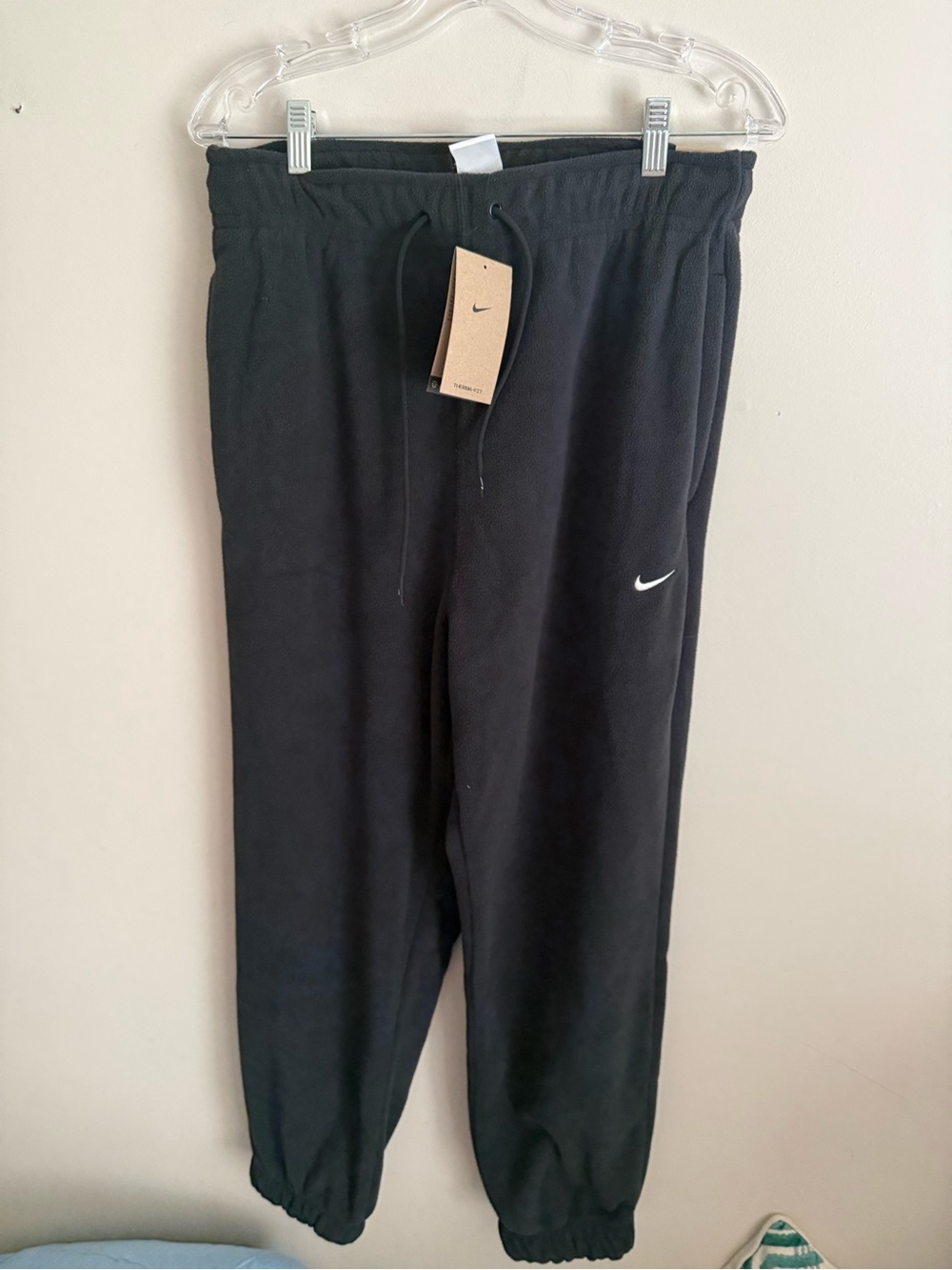 NWT Nike Women's One Therma-FIT Fleece Polar Sweatpants Soft Black Medium FB5578